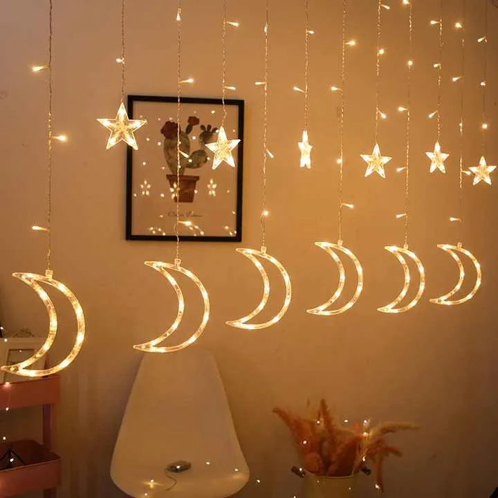 زينة رمضان وعيد مبارك على شكل قمر ونجمة