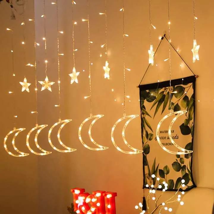 زينة رمضان وعيد مبارك على شكل قمر ونجمة