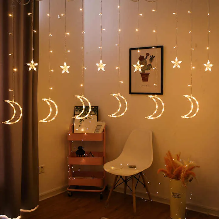 زينة رمضان وعيد مبارك على شكل قمر ونجمة